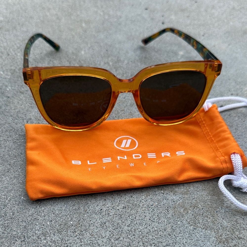 BLENDERS- HONEY BREAKER Sunglasses